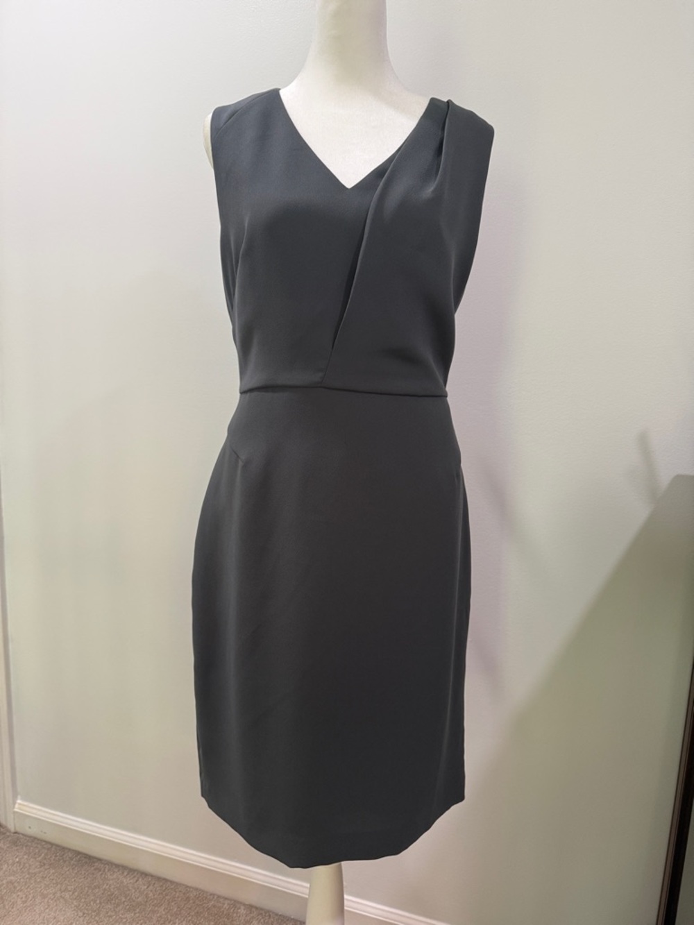 Banana Republic Dark Gray V-Neck Sleeveless Knee Length Dress